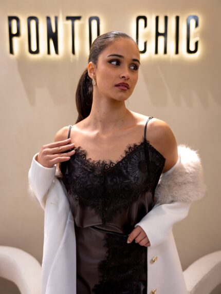 TOP PRETO DE ALÇAS COM RENDA IMPERIAL