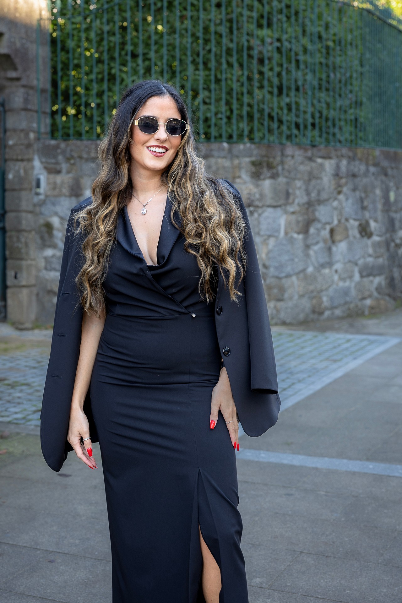 galleries_d7ce89d4-2ec1-4ac2-8115-a56008252037_e326104c-e2eb-46a0-93dc-dc1165cbcdce_v2__thumb_l VESTIDO SMOKING PRETO RINASCIMENTO - Image 1