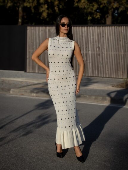 VESTIDO BRANCO COM APLICAÇÕES METÁLICAS PONTO CHIC