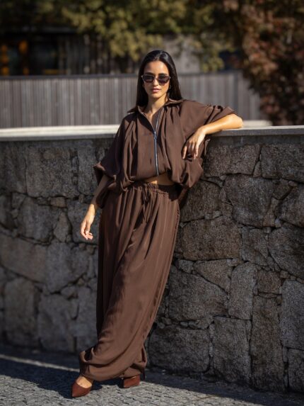 CONJUNTO CASTANHO CASACO E CALÇA FLUIDA PONTO CHIC