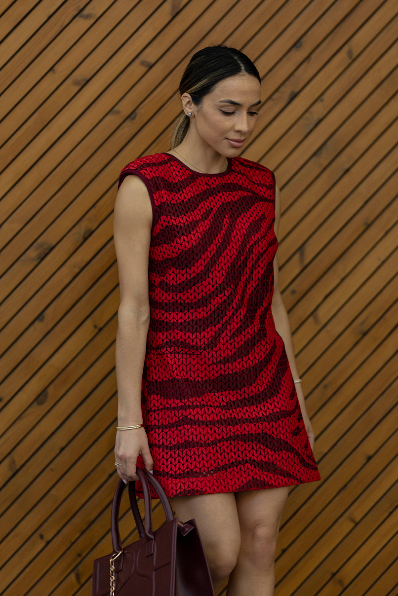 site-influencer72 VESTIDO VERMELHO DE MALHA RECORTADA SAHOCO - Image 1