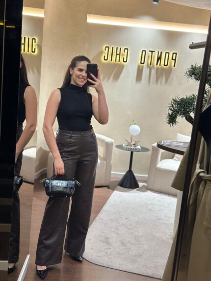 TOP PRETO SEM MANGAS PONTO CHIC