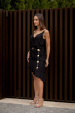 VESTIDO PRETO ASSIMÉTRICO COM FOLHOS RINASCIMENTO - Image 2