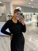 VESTIDO PRETO DRAPEADO COM DETAHE DOURADO PONTO CHIC - Image 2