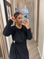 VESTIDO PRETO DRAPEADO COM DETAHE DOURADO PONTO CHIC - Image 5
