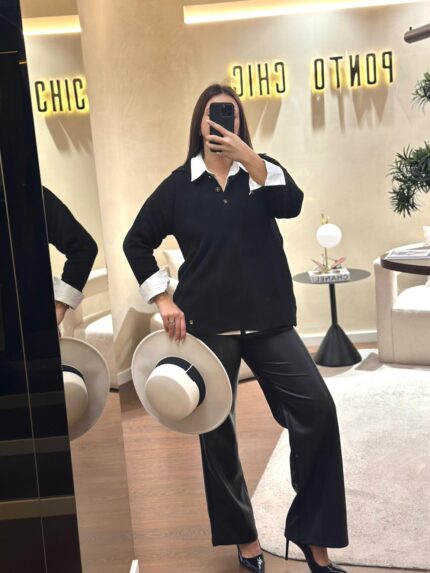CAMISOLA PRETA COM BOTÕES E GOLA CLÁSSICA RUGA