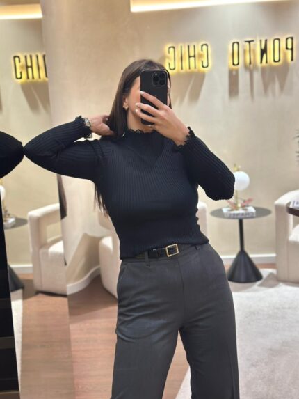 CAMISOLA PRETA CANELADA COM RENDA PONTO CHIC