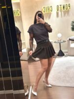 SAIA CASTANHA PLISSADA COM CINTO PONTO CHIC
