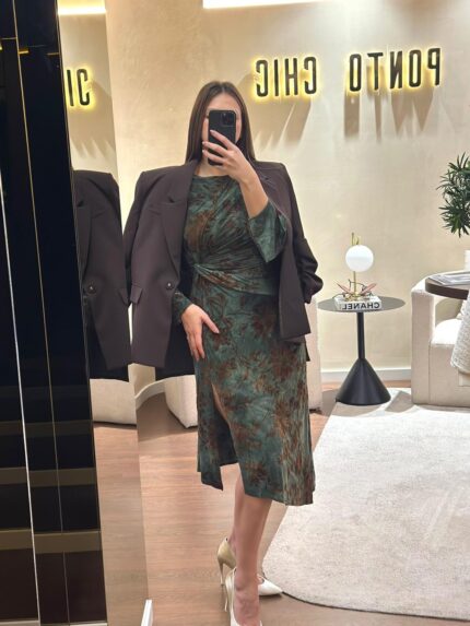 VESTIDO VERDE FLORAL COM ESTAMPADO CASTANHO E DETALHE DRAPEADO SAHOCO