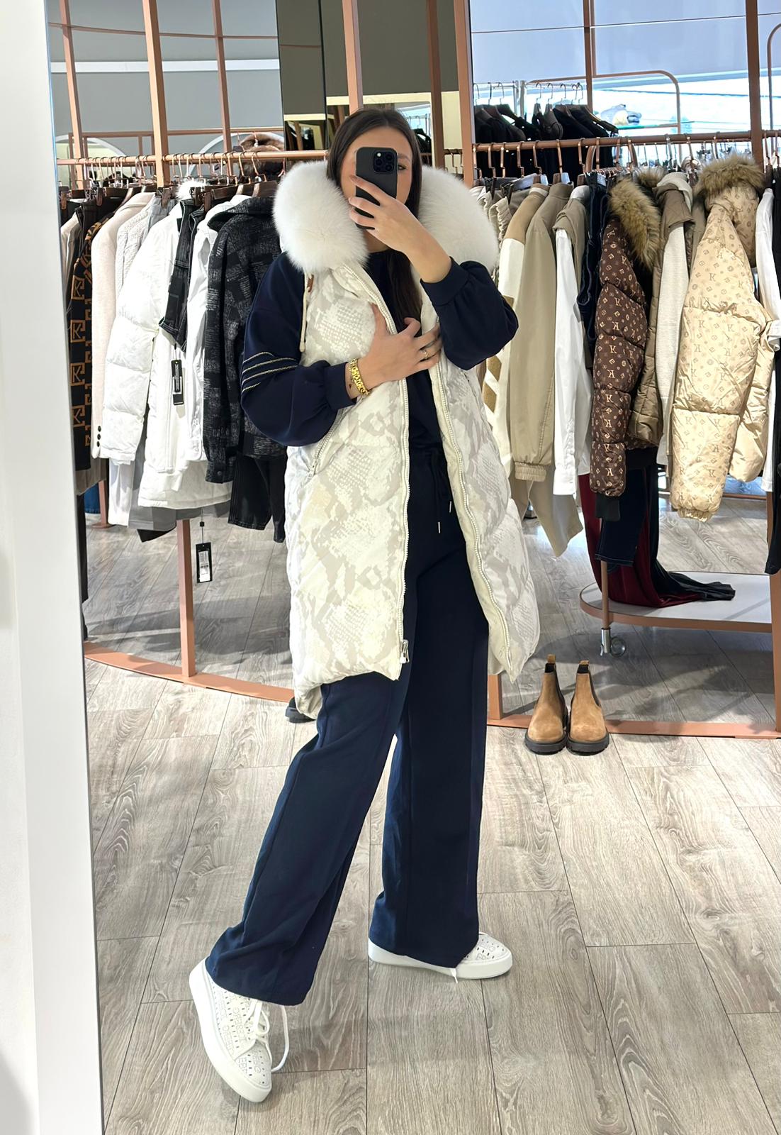 WhatsApp Image 2026-01-10 at 12.19.16 (6) COLETE ACOLCHOADO BRANCO COM GOLA DE PELO FLO&CLO - Image 1