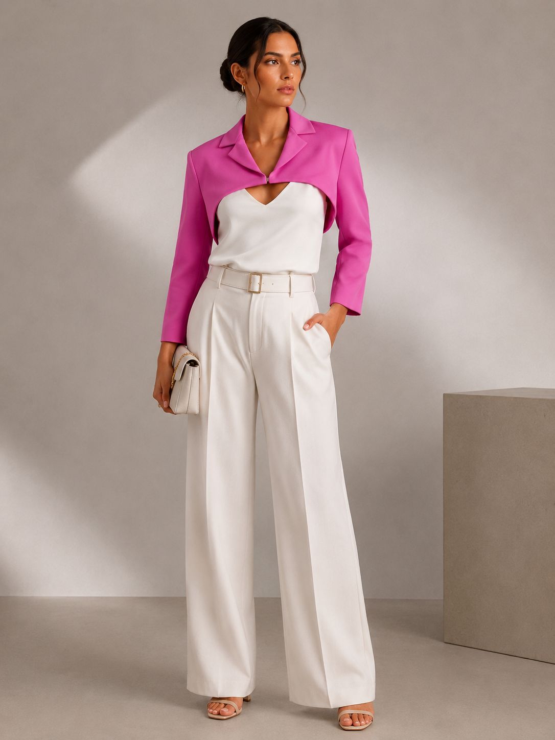 WhatsApp Image 2026-06-06 at 11.47.41 BLAZER CURTO ROSA TAFFY COM GOLA CAMISEIRA RINASCIMENTO - Image 1