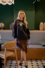 SWEATSHIRT PRETA COM URSO APLICADO DIXIE
