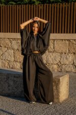 CONJUNTO PRETO CASACO E CALÇA FLUIDA PONTO CHIC - Image 4