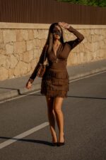 BODY CASTANHO COM DETALHE DOURADO DE CINTO PONTO CHIC - Image 2
