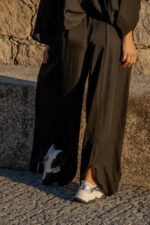 CONJUNTO PRETO CASACO E CALÇA FLUIDA PONTO CHIC - Image 5