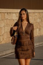 BODY CASTANHO COM DETALHE DOURADO DE CINTO PONTO CHIC