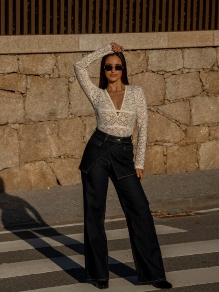 CALÇAS DE GANGA AZUL ESCURA WIDE LEG COM SAIA SOBREPOSTA PONTO CHIC
