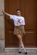 T-SHIRT BRANCA COM ESTAMPA DE URSO DIXIE