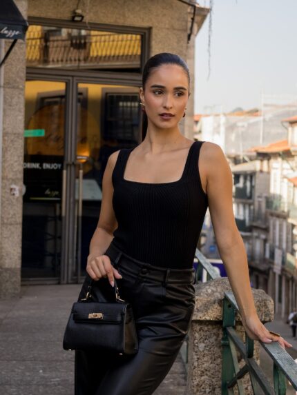 BODY PRETO CANELADO PONTO CHIC