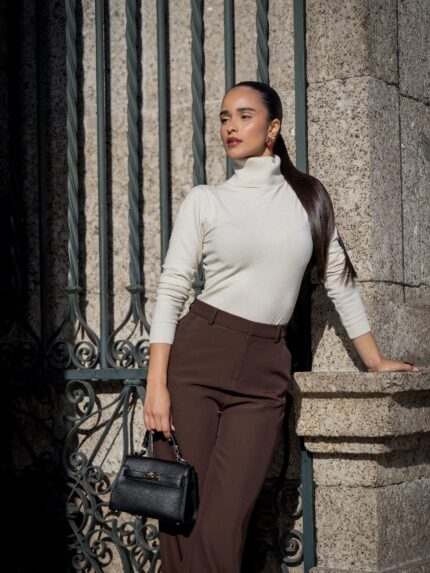 CAMISOLA BEGE DE GOLA ALTA PONTO CHIC