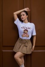 T-SHIRT BRANCA COM ESTAMPA DE URSO DIXIE - Image 2