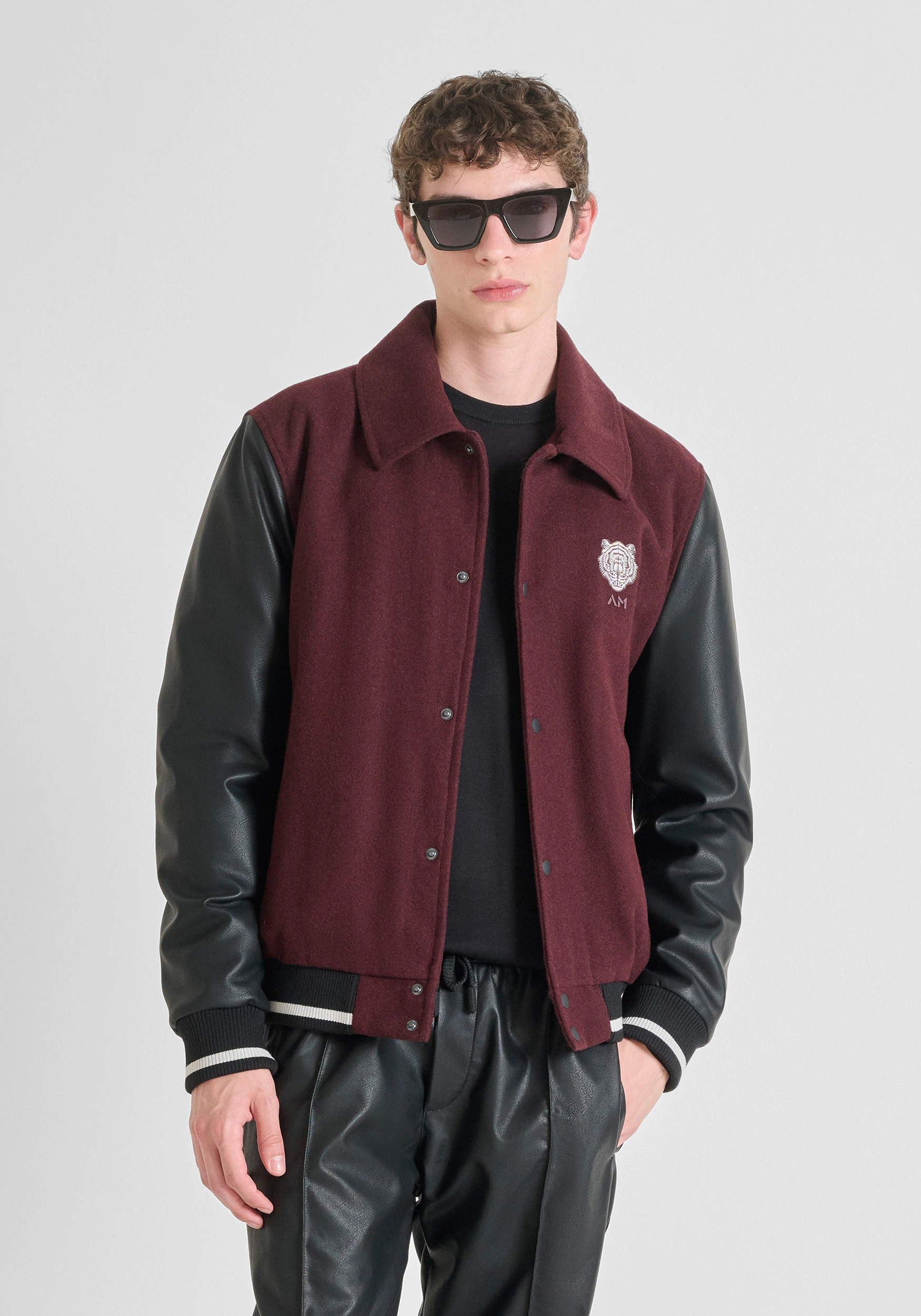mmco00939-fa500075-5105_04 CASACO VARSITY BORDÔ COM MANGAS PRETAS ANTONY MORATO - Image 1