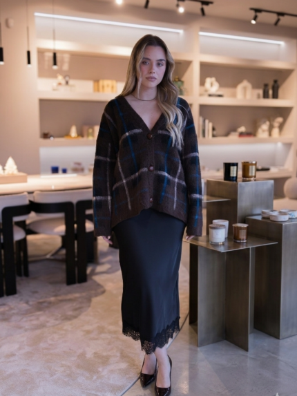 SAIA MIDI PRETA COM RENDA PONTO CHIC