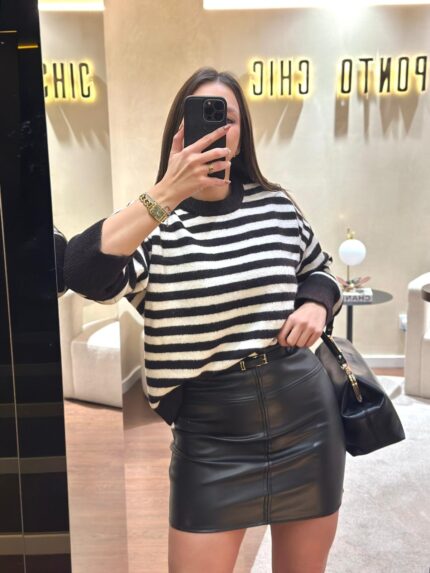 SAIA EM ECOPELE PRETA PONTO CHIC