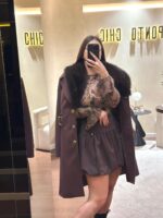 BLUSA CASTANHA COM FLORES PONTO CHIC - Image 4