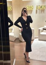 VESTIDO PRETO COM APLICAÇÕES DOURADAS PONTO CHIC - Image 2