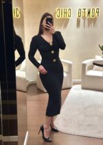 VESTIDO PRETO COM APLICAÇÕES DOURADAS PONTO CHIC - Image 3