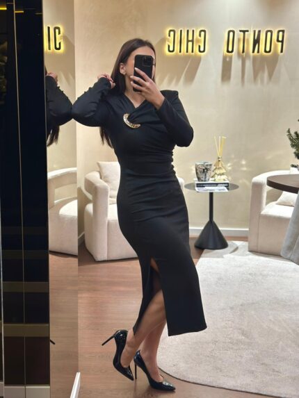 VESTIDO DRAPEADO COM FIVELA DOURADA PRETO PONTO CHIC