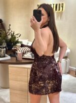 VESTIDO BORDÔ DE LANTEJOULAS COM LAÇO NO PESCOÇO PONTO CHIC - Image 10