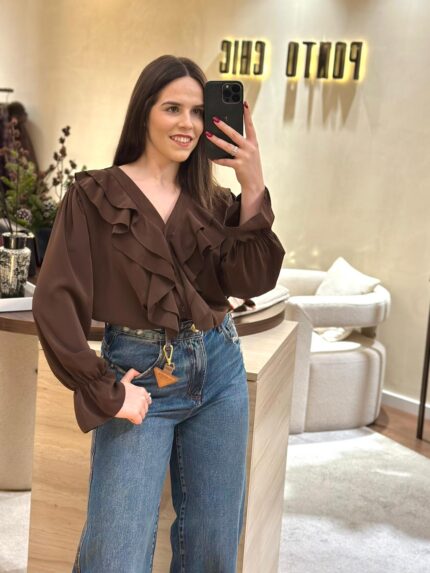 BLUSA CASTANHA COM FOLHOS PONTO CHIC