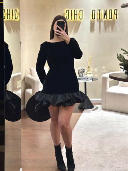 VESTIDO DE VELUDO COM FOLHO NA BAINHA PRETO RINASCIMENTO