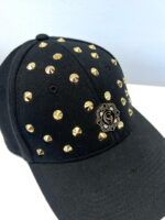 BONÉ PRETO COM TACHAS DOURADAS GIL SANTUCCI - Image 2