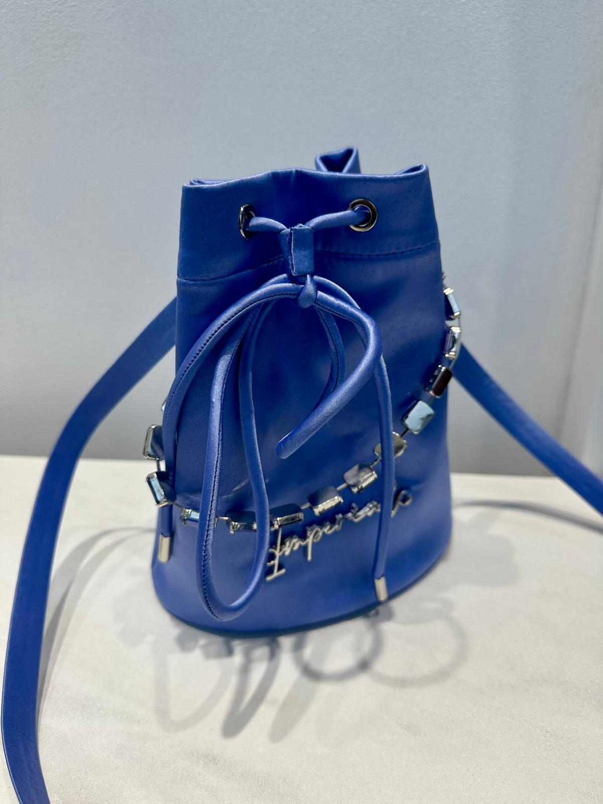 WhatsApp Image 2026-02-09 at 16.32.23 (2) BOLSA AZUL COM ALÇA DE PEDRAS DECORATIVAS IMPERIAL - Image 1