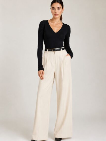 CAMISOLA PRETA DE DECOTE EM V PONTO CHIC