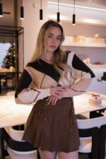 CAMISOLA TRICOT GEOMÉTRICA CASTANHO E CRU PONTO CHIC