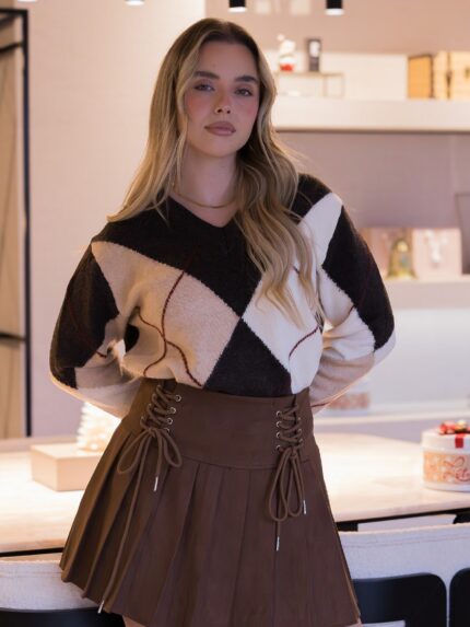 SAIA PLISSADA CAMEL COM ATILHADOS PONTO CHIC