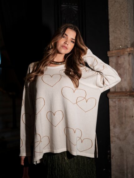 MALHA TRICOT CRU COM CORAÇÕES RUGA