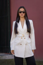 BLAZER COM BOTÕES DOURADOS E CINTO PONTO CHIC - Image 2