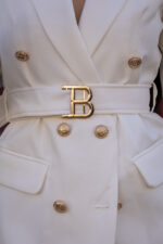 BLAZER COM BOTÕES DOURADOS E CINTO PONTO CHIC - Image 4