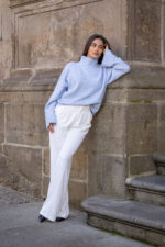 CALÇA BRANCA FLUIDA COM PREGAS PONTO CHIC