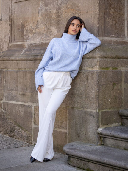 CALÇA BRANCA FLUIDA COM PREGAS PONTO CHIC