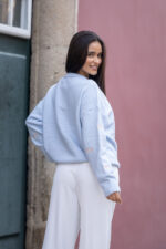 CAMISOLA DE MALHA AZUL COM BORDADOS DE LAÇOS PONTO CHIC - Image 6
