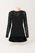 VESTIDO CURTO EM RENDA COM FOLHO EM VELUDO SAHOCO - Image 15