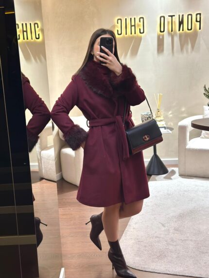 CASACO CURTO BORDEAUX COM PELO PONTO CHIC