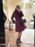CASACO CURTO BORDEAUX COM PELO PONTO CHIC - Image 2