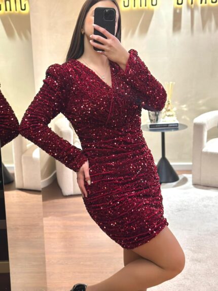 VESTIDO BORDEAUX CURTO COM LANTEJOULAS PONTO CHIC
